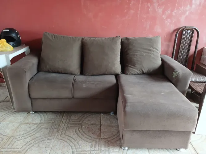 Um sofá já usado ,precisando so de uma limpeza *98 200,00 pr vim buscar