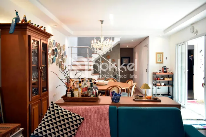 Casa de vila com 245 m², 4 quartos sendo 4 suítes à venda no bairro Planalto Paulista.