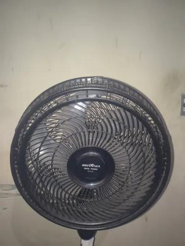 Ventilador alto não funciona defeito na elice está muito bem conservado