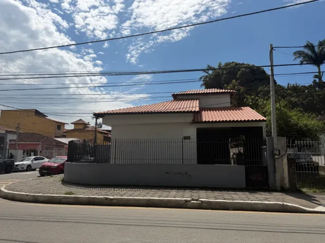 Alugo casa comercial centro