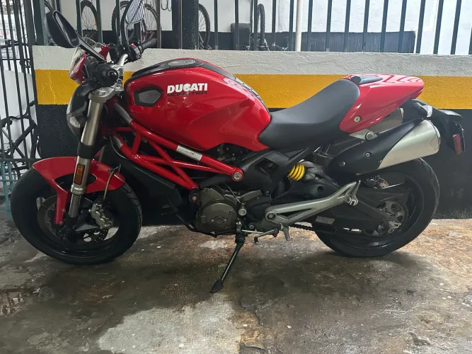 Ducati Monster 696
