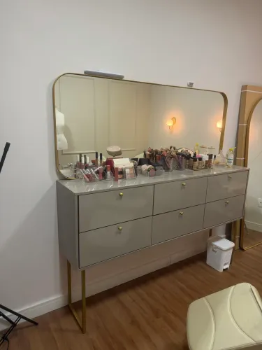 Móveis para studio de maquiagem ou salão 