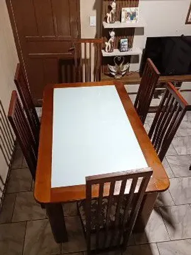 Mesa com 6 cadeiras