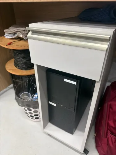 Nicho com gaveta para computador