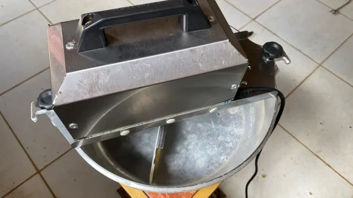 Panela Mexedora Elétrica SARO Ideal para Doces e Massas