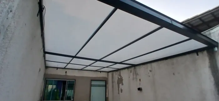 Pergolado em polycarbonato estrutura metálica