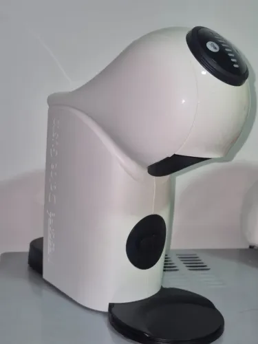 Cafeteira dolce gusto branca 220v- seminova usada umas 5x