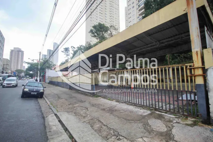 Terreno comercial de 1.092m² para alugar no bairro Cambuci