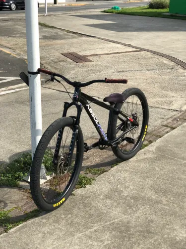 Vendo bike de grau bem montada