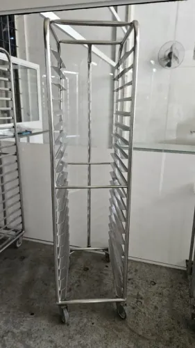 Carrinho / Estante Esqueleto em Aço Inox