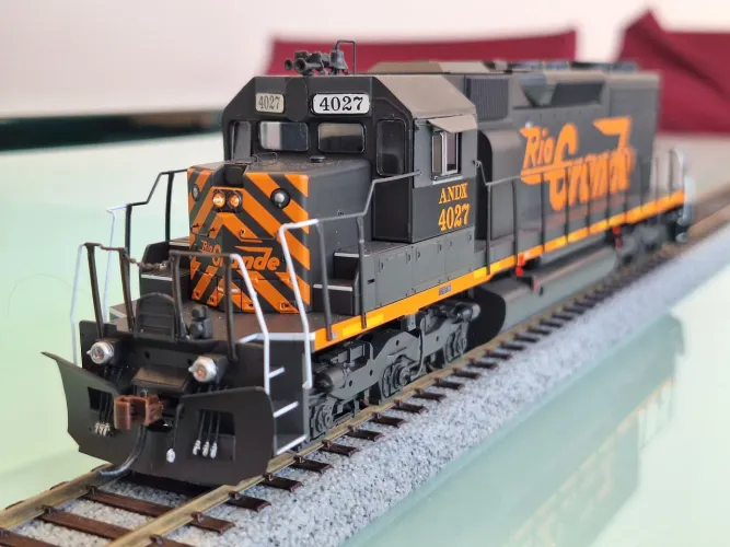 Locomotiva HO Athearn SD39 #4027 com DCC e Som.