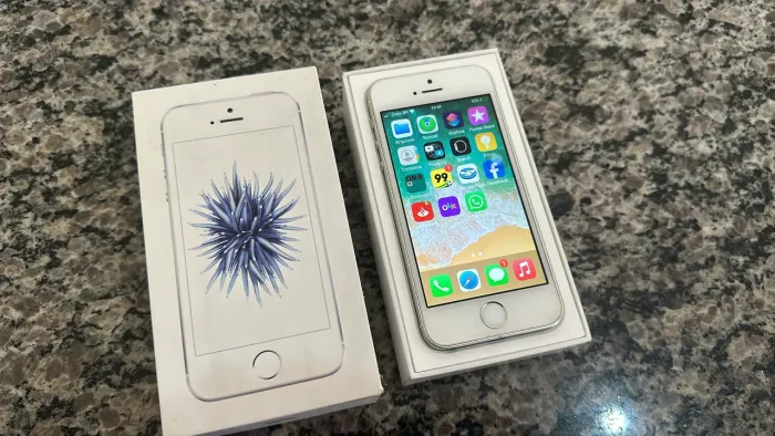 iPhone SE 2016 na CAIXA