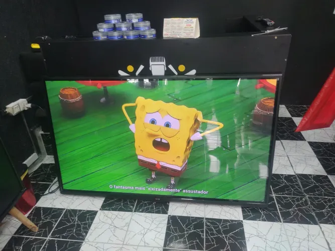 Vendo tv lg 65 polegadas top de linha em estado de nova conforme fotos obs. Nao e smartv 