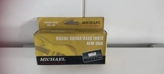 Afinador Digital de Violão Michael - Acompanha Embalagem e Manual.