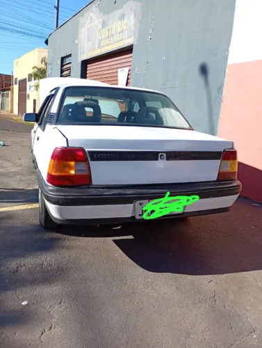 Chevrolet Monza GLS/ Hi-tech 2.0 EFI 2P E 4P (álcool) 1995