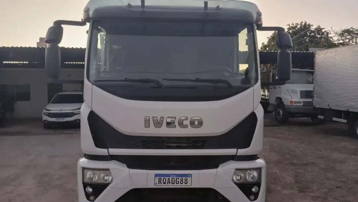 Caminhão Iveco 24.280