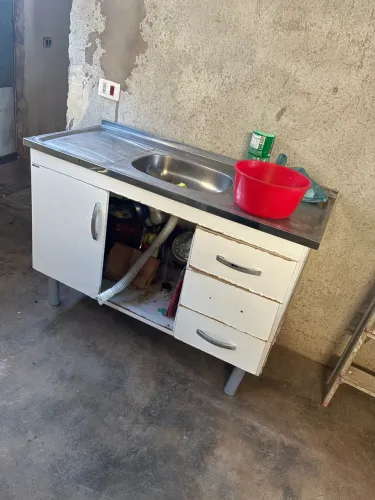 Pia de inox usada ? venda somente da pia