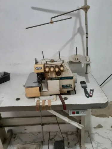 Maquina de costura ponto cadeia