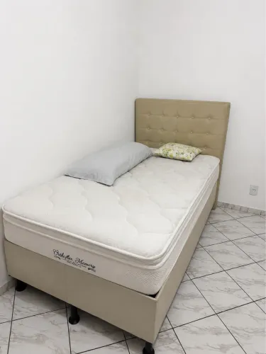 Cama com cabeceira
