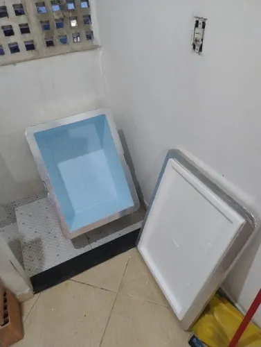 Vendo caixa de isopor aproximadamente 78x 45, nunca foi usada.