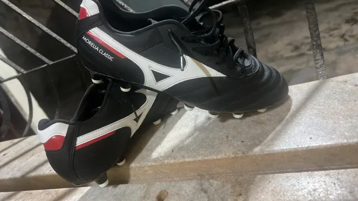 Chuteira Mizuno 