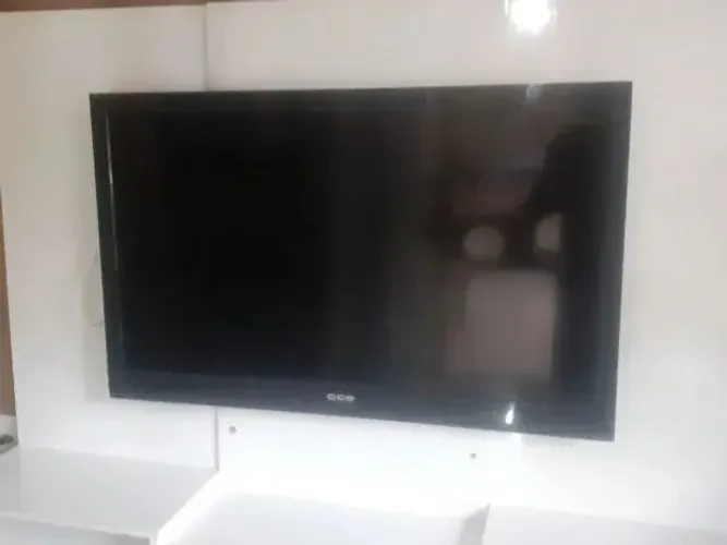 TV LCD Full HD 42 Polegadas Conservada e em Perfeito Estado