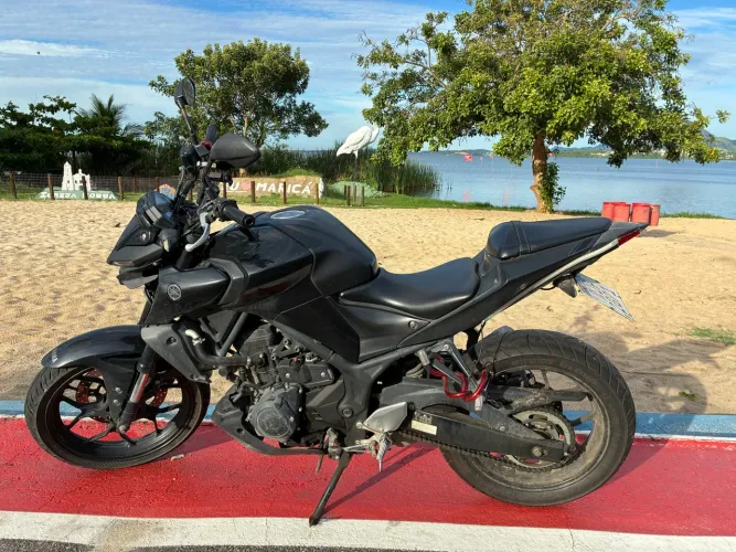 MT03 de garagem e pouco uso