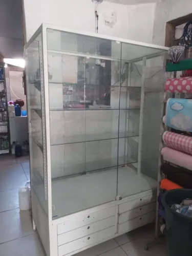 Armário em Aço e Vidro 1.80/60