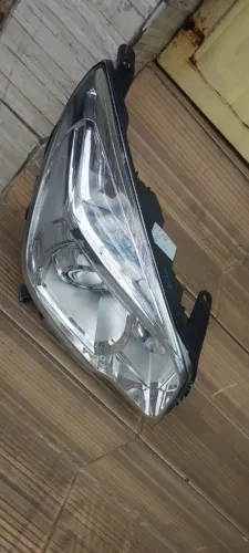 Farol S10 2012/14 com projetor lado direito.