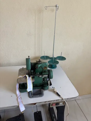 Troco Máquina Overloque por Máquina de Costura Tradicional