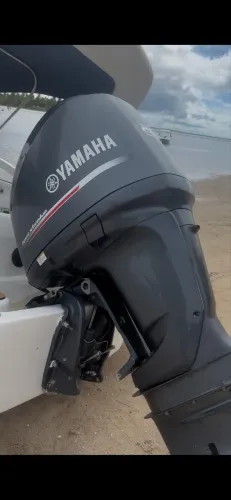 Motor de popa Yamaha 200 hp  4tempos modelo comercial