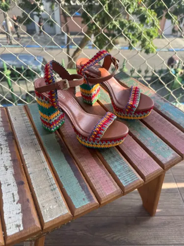 Sandália Crochê Arezzo!