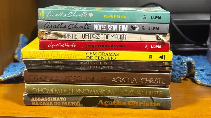 Coleção com 23 livros em ótimo estado de conservação.
