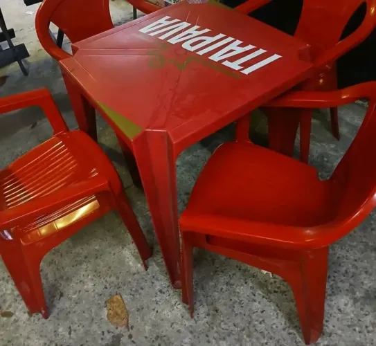 Vendo jogo de cadeira itaipava vermelho