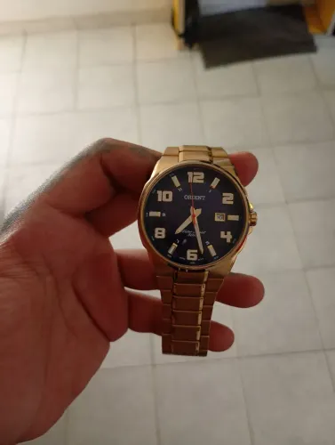 Relógio oriente dourado 