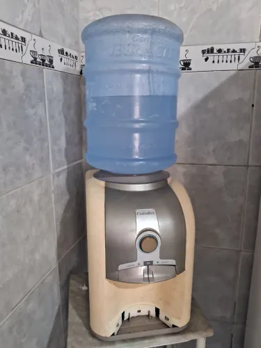Gelagua esmaltec de mesa