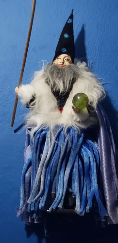 Mago Merlin Decorativo Peça Artesanal com Cajado e Esfera