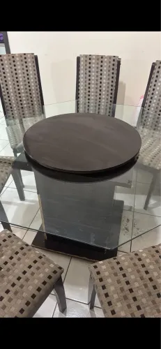 Mesa de jantar com centro giratório