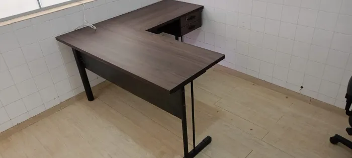 Mesas em L com gaveta e sem gaveta 150x150