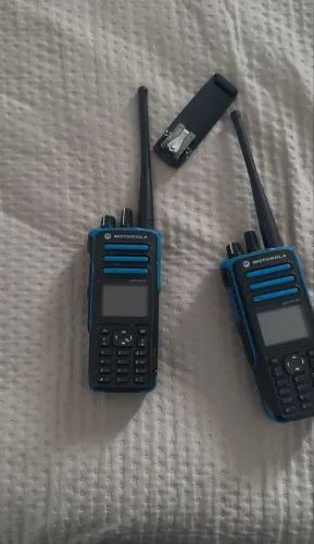 2 Rádio UHF 3 baterias motorola auxiliar em perfeitos estado 
