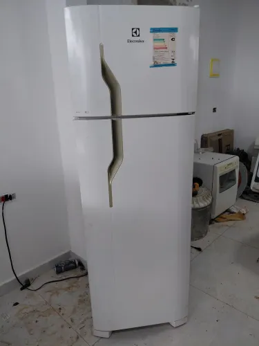 Vendo Geladeira Electrolux 260Litros, 110Volts, Revisada e Com 3 Meses de Garantia