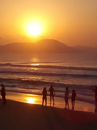 Casa de Praia em Barra do Sul. Perto do Mar. Amplo Espaço. Disponível por Diárias e FDS