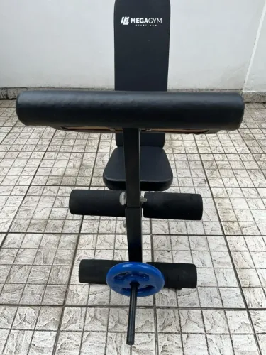 Banco de Academia Regulável 10x1 para Supino com Cadeira Extensora e Scott.