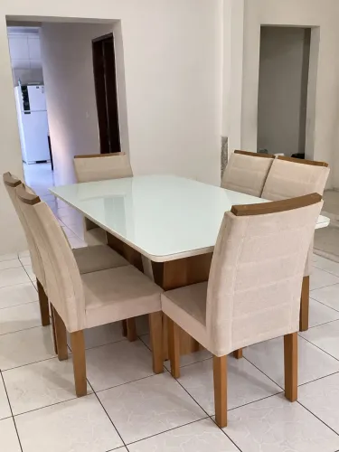 Mesa e 6 cadeiras com tampo de vidro