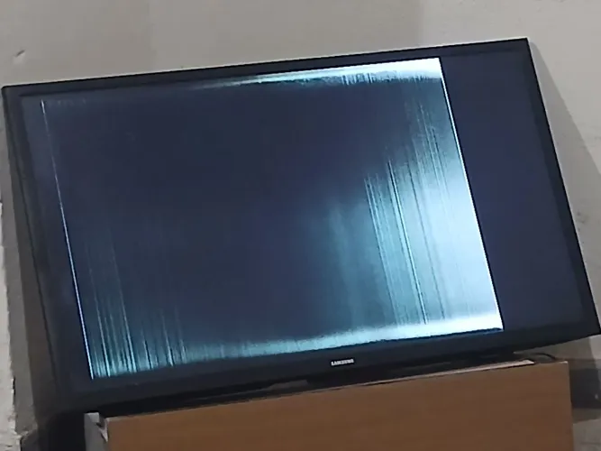 Televisao 32 polegadas somente para peças