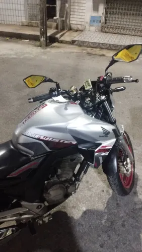 Moto extra , segundo dono , kit novo trocado 20/05 , só no ponto de rodar  