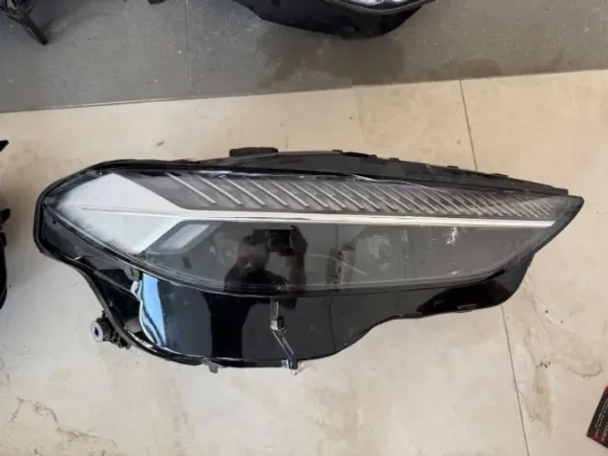 FAROL Audi A5 / S5 (geração B10, modelos 2024 / 2025 / 2026)