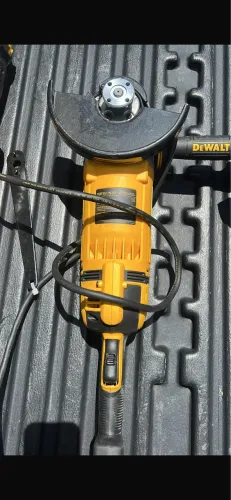 Esmerilhadeira Angular DeWalt (Modelo DWE4577N-B2)
