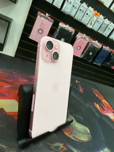 iPhone 15 Pink