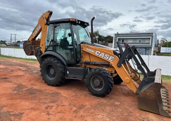 Retroescavadeira Caterpillar 416F2 2019 - Entrada 10%